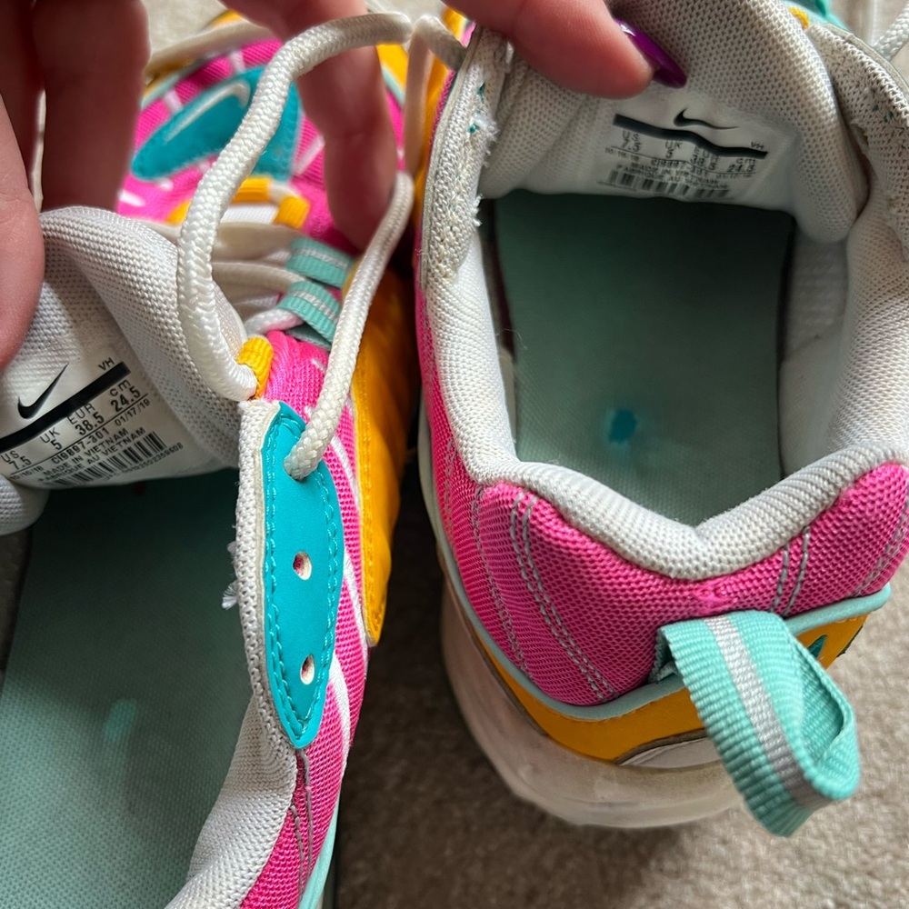 Nike Pink and Yellow Women’s Sneakers - Picture 6 of 9